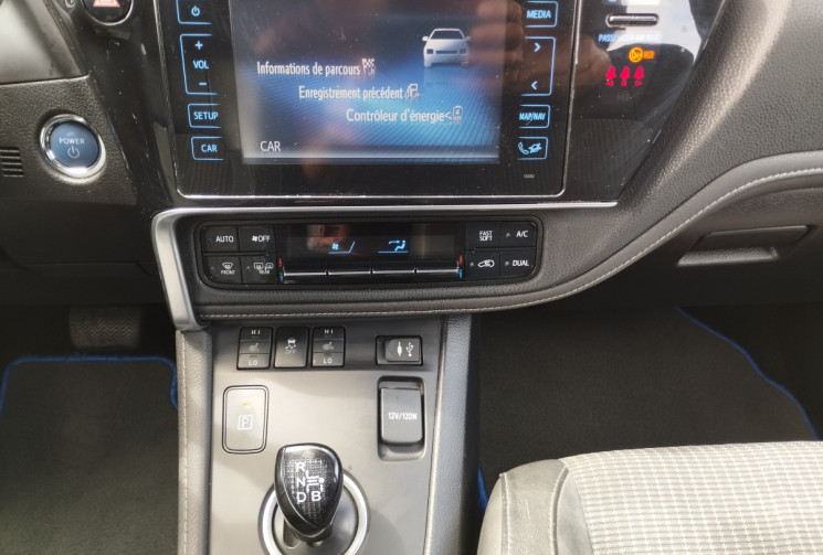 Toyota AURIS 1.8 HSD 136 EXECUTIVE BVA