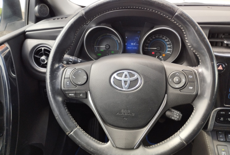 Toyota AURIS 1.8 HSD 136 EXECUTIVE BVA