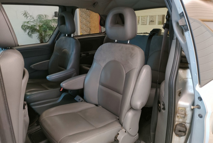 Chrysler Voyager IV Phase 2 2.8 CRD 16V 150ch LX  Vente à pro ou sans garanties 