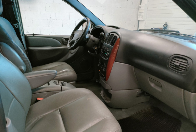 Chrysler Voyager IV Phase 2 2.8 CRD 16V 150ch LX  Vente à pro ou sans garanties 