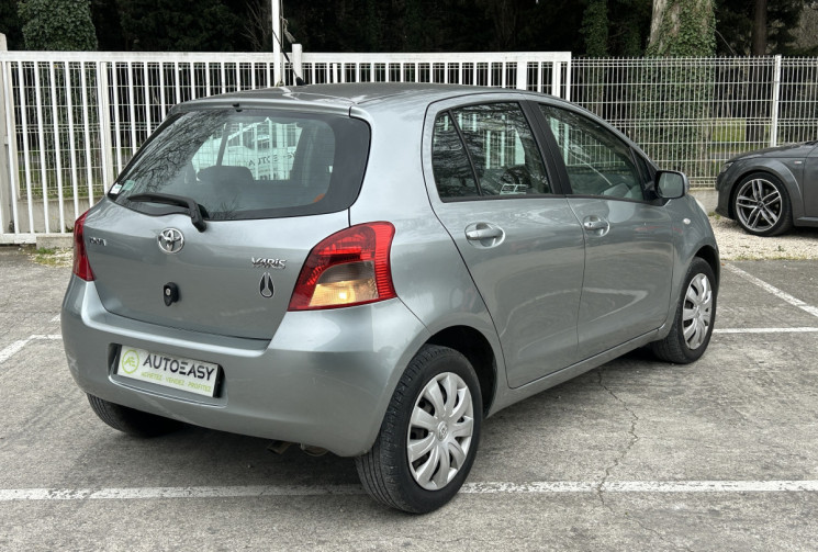 Toyota Yaris 2 5 portes 1.3 VVTi 87 Luna pack / Entretien complet / Climatisation