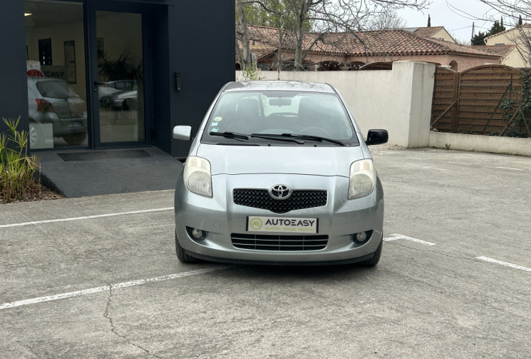 Toyota Yaris 2 5 portes 1.3 VVTi 87 Luna pack / Entretien complet / Climatisation