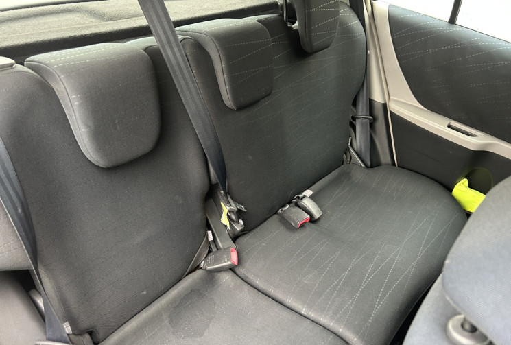 Toyota Yaris 2 5 portes 1.3 VVTi 87 Luna pack / Entretien complet / Climatisation
