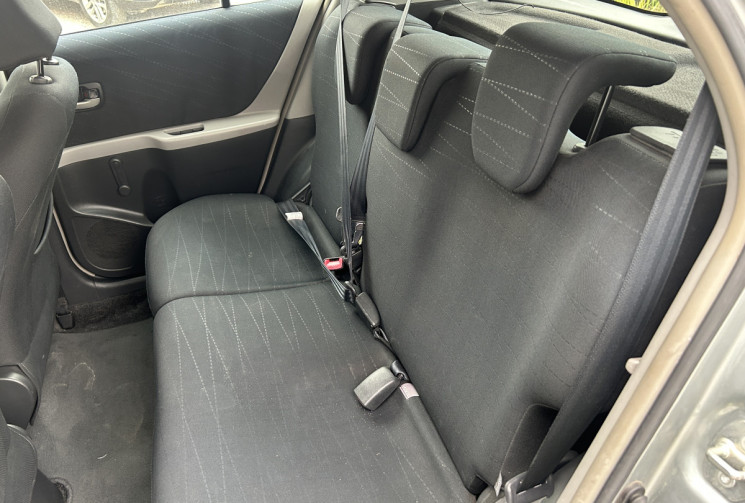 Toyota Yaris 2 5 portes 1.3 VVTi 87 Luna pack / Entretien complet / Climatisation