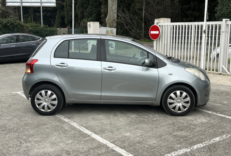 Toyota Yaris 2 5 portes 1.3 VVTi 87 Luna pack / Entretien complet / Climatisation