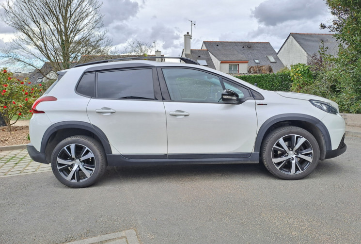Peugeot 2008 BlueHDi 120 EAT6 GT line Toit pano / android Auto