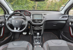 Peugeot 2008 BlueHDi 120 EAT6 GT line Toit pano / android Auto