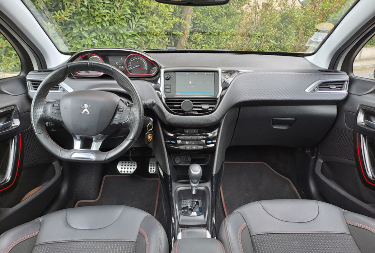 Peugeot 2008 BlueHDi 120 EAT6 GT line Toit pano / android Auto