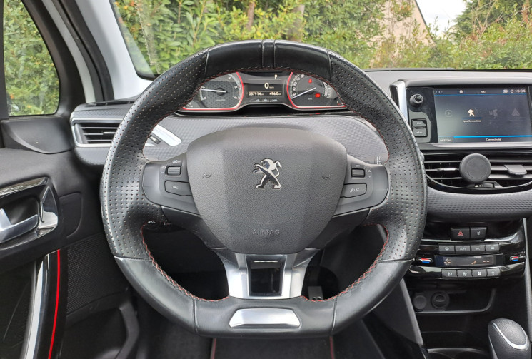 Peugeot 2008 BlueHDi 120 EAT6 GT line Toit pano / android Auto