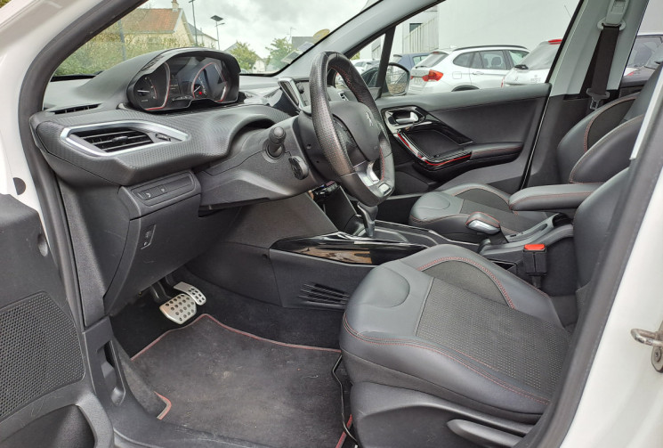 Peugeot 2008 BlueHDi 120 EAT6 GT line Toit pano / android Auto