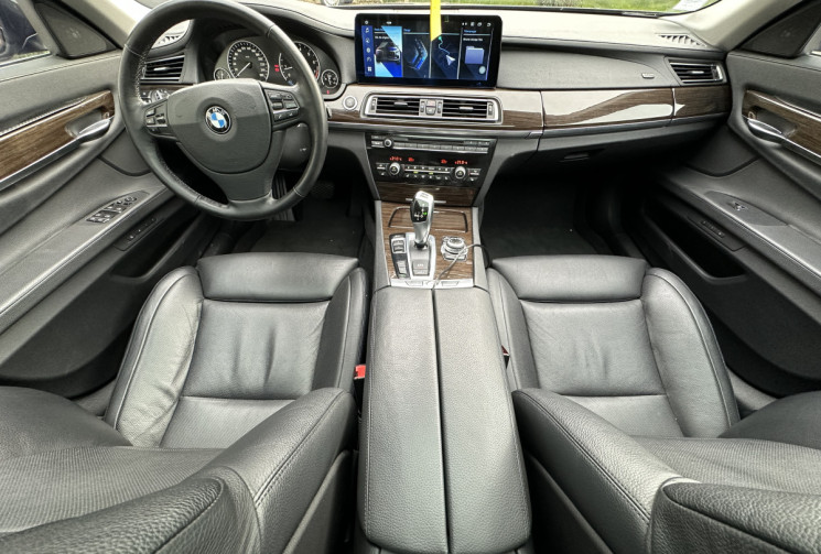 BMW SERIE 7 750Li 407 ch / Entretien à jour - Suivi BMW / Crit air 1