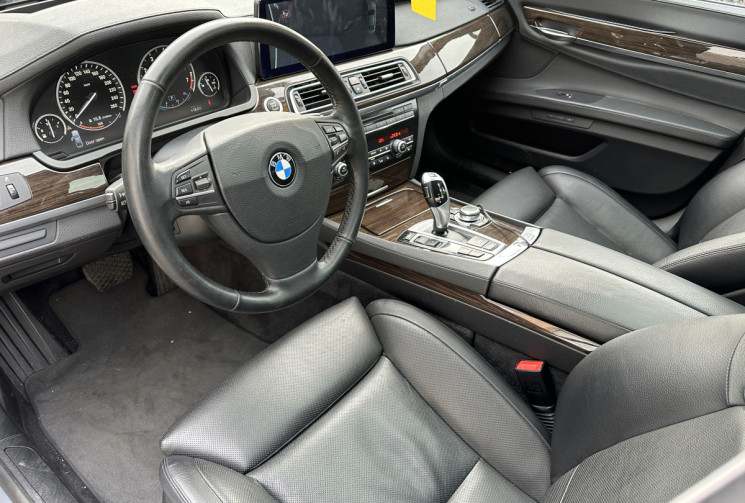 BMW SERIE 7 750Li 407 ch / Entretien à jour - Suivi BMW / Crit air 1
