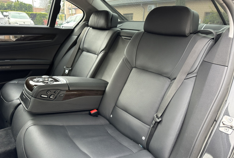 BMW SERIE 7 750Li 407 ch / Entretien à jour - Suivi BMW / Crit air 1