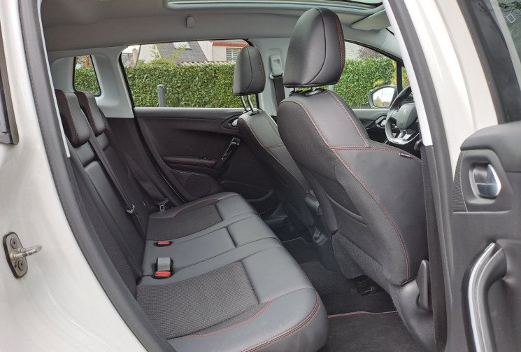 Peugeot 2008 BlueHDi 120 EAT6 GT line Toit pano / android Auto