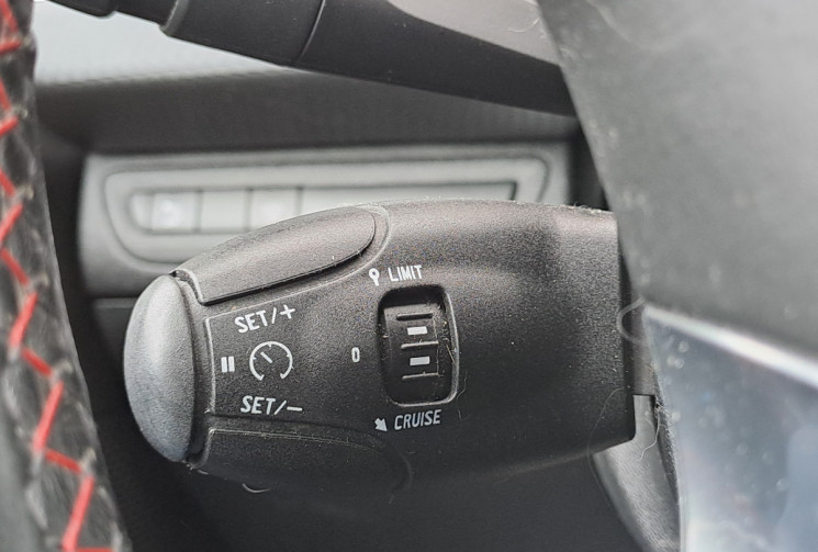 Peugeot 2008 BlueHDi 120 EAT6 GT line Toit pano / android Auto
