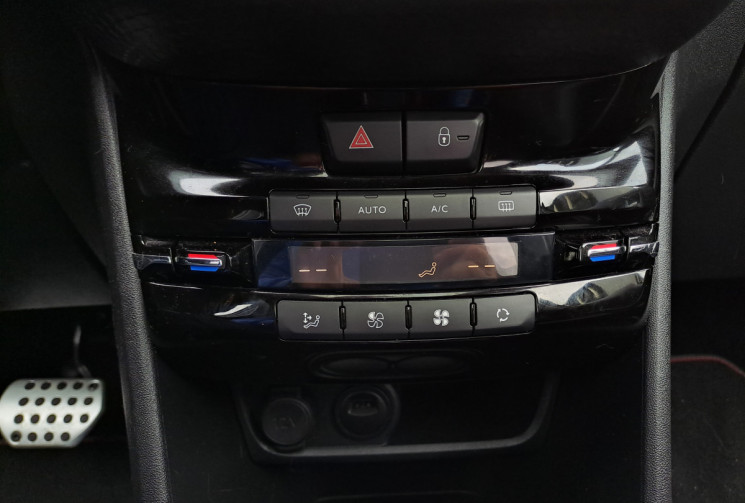 Peugeot 2008 BlueHDi 120 EAT6 GT line Toit pano / android Auto