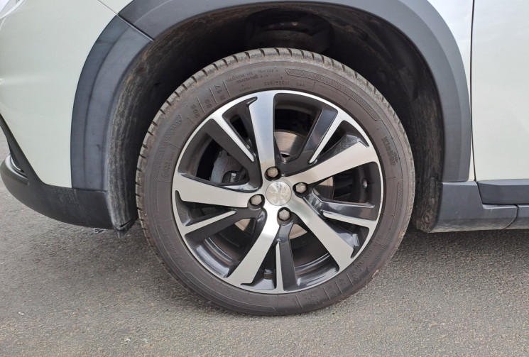 Peugeot 2008 BlueHDi 120 EAT6 GT line Toit pano / android Auto
