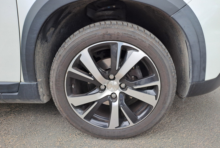 Peugeot 2008 BlueHDi 120 EAT6 GT line Toit pano / android Auto