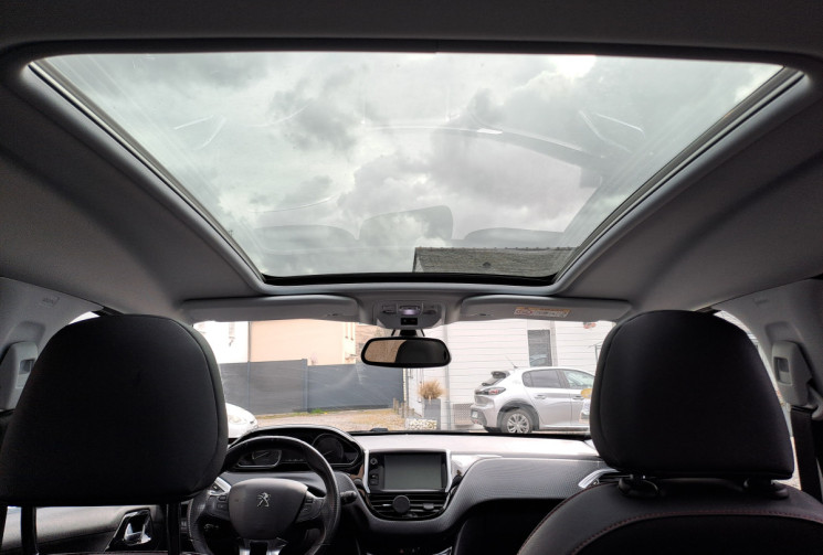 Peugeot 2008 BlueHDi 120 EAT6 GT line Toit pano / android Auto