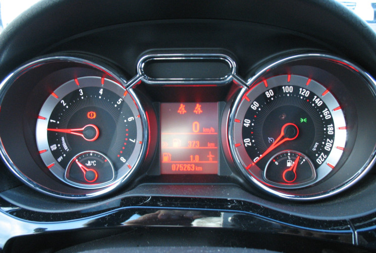 Opel Adam 1.4 Twinport 16v EcoFlex 87 Jam Bluetooth -
