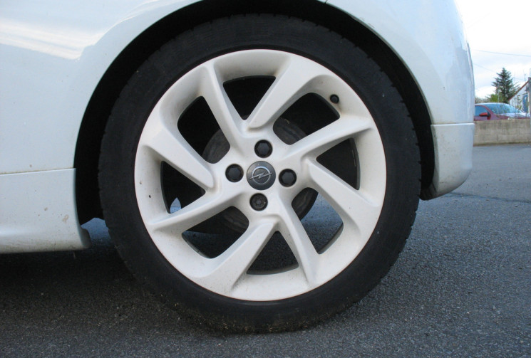 Opel Adam 1.4 Twinport 16v EcoFlex 87 Jam Bluetooth -