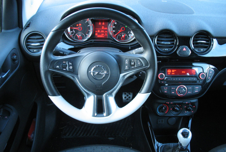 Opel Adam 1.4 Twinport 16v EcoFlex 87 Jam Bluetooth -