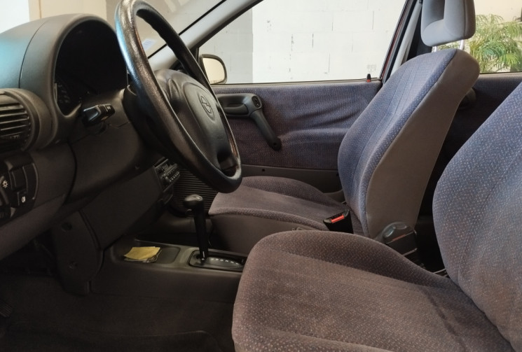 Opel Corsa II 1.4 Viva 5portes * KILOMETRAGE D ORIGINE / SUIVI EN GARAGE *