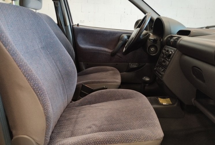 Opel Corsa II 1.4 Viva 5portes * KILOMETRAGE D ORIGINE / SUIVI EN GARAGE *