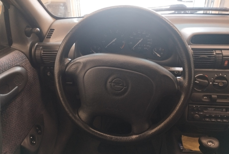 Opel Corsa II 1.4 Viva 5portes * KILOMETRAGE D ORIGINE / SUIVI EN GARAGE *