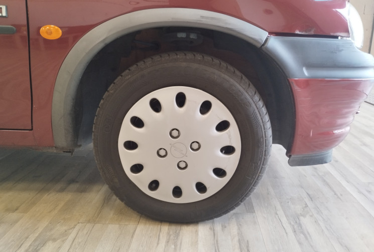 Opel Corsa II 1.4 Viva 5portes * KILOMETRAGE D ORIGINE / SUIVI EN GARAGE *