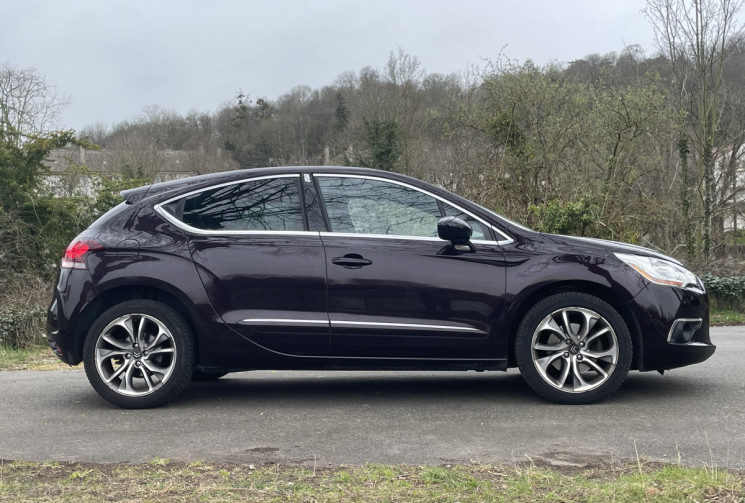Citroën DS4 2.0 BLUEHDI PRESTIGE 163 / SIEGES CHAUFFANTS & MASSANTS / COURROIE DE DISTRIBUTION OK 