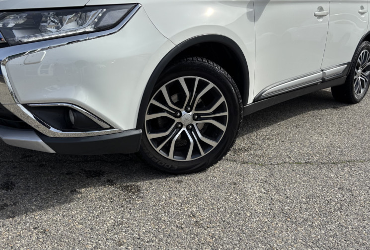 Mitsubishi OUTLANDER MITSUBISHI Outlander 3 2.2 DI-D 16V 4WD 150 cv 7places