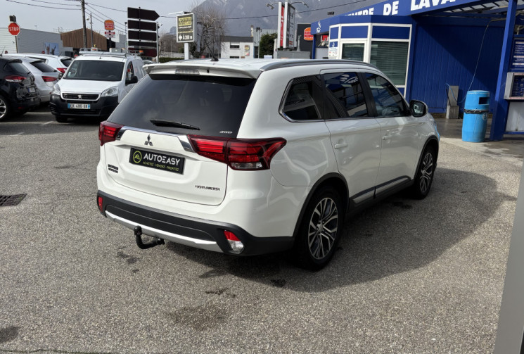 Mitsubishi OUTLANDER MITSUBISHI Outlander 3 2.2 DI-D 16V 4WD 150 cv 7places