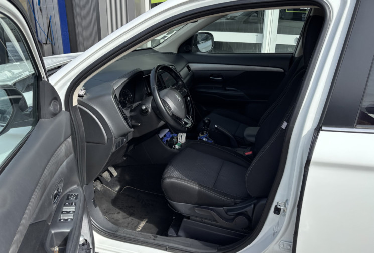 Mitsubishi OUTLANDER MITSUBISHI Outlander 3 2.2 DI-D 16V 4WD 150 cv 7places
