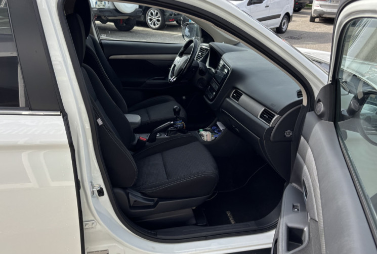 Mitsubishi OUTLANDER MITSUBISHI Outlander 3 2.2 DI-D 16V 4WD 150 cv 7places