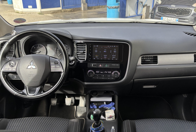 Mitsubishi OUTLANDER MITSUBISHI Outlander 3 2.2 DI-D 16V 4WD 150 cv 7places