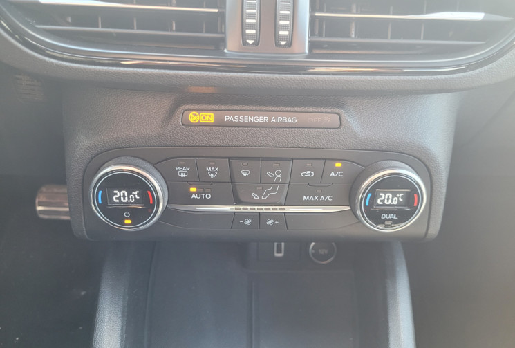 Ford Focus 1.0 ECOBOOST 125 ST LINE - SUIVI COMPLET FORD