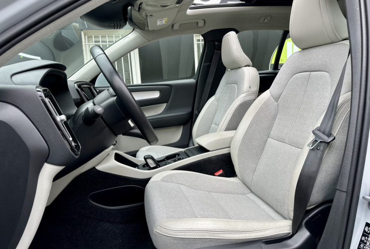 Volvo XC40 2.0 D4 190 AWD Geartronic8 BUSINESS + Toit Pano Ouvrant / 2e Main / Full suivi Volvo