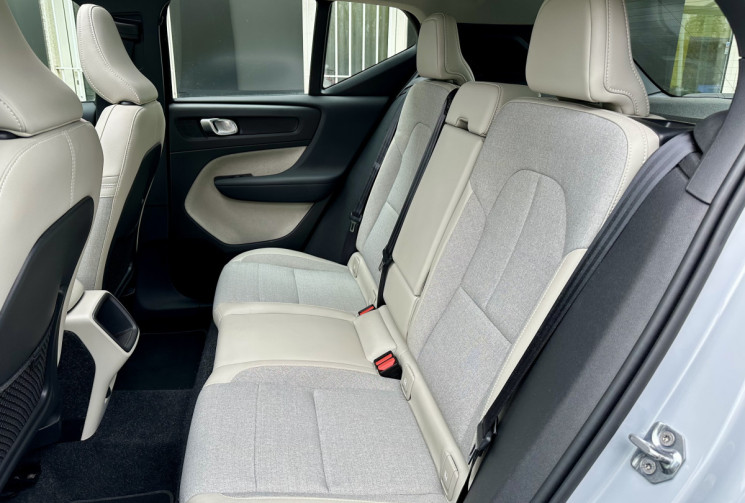 Volvo XC40 2.0 D4 190 AWD Geartronic8 BUSINESS + Toit Pano Ouvrant / 2e Main / Full suivi Volvo