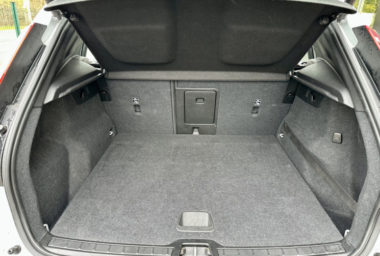 Volvo XC40 2.0 D4 190 AWD Geartronic8 BUSINESS + Toit Pano Ouvrant / 2e Main / Full suivi Volvo