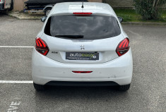 Peugeot 208 1.2 PureTech 110 ch Tech Edition 5p / Entretien complet / Courroie Neuve