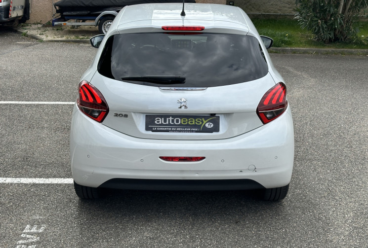 Peugeot 208 1.2 PureTech 110 ch Tech Edition 5p / Entretien complet / Courroie Neuve