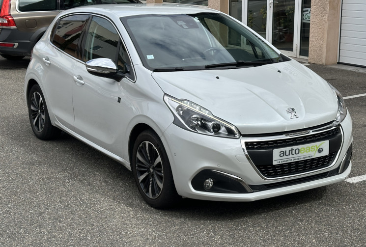 Peugeot 208 1.2 PureTech 110 ch Tech Edition 5p / Entretien complet / Courroie Neuve