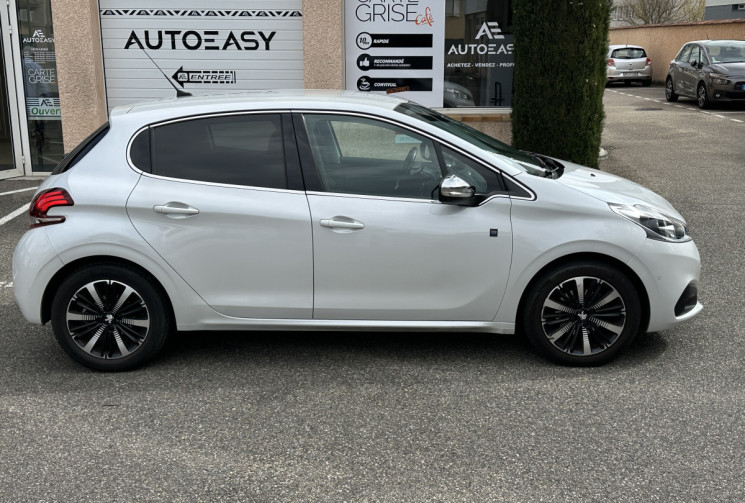 Peugeot 208 1.2 PureTech 110 ch Tech Edition 5p / Entretien complet / Courroie Neuve
