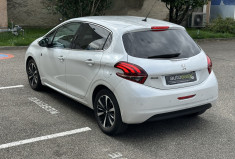 Peugeot 208 1.2 PureTech 110 ch Tech Edition 5p / Entretien complet / Courroie Neuve
