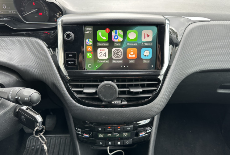 Peugeot 208 1.2 PureTech 110 ch Tech Edition 5p / Entretien complet / Courroie Neuve