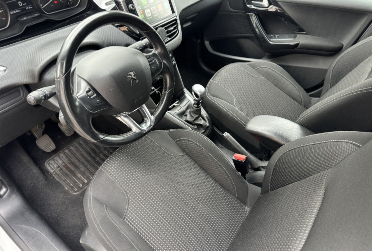 Peugeot 208 1.2 PureTech 110 ch Tech Edition 5p / Entretien complet / Courroie Neuve
