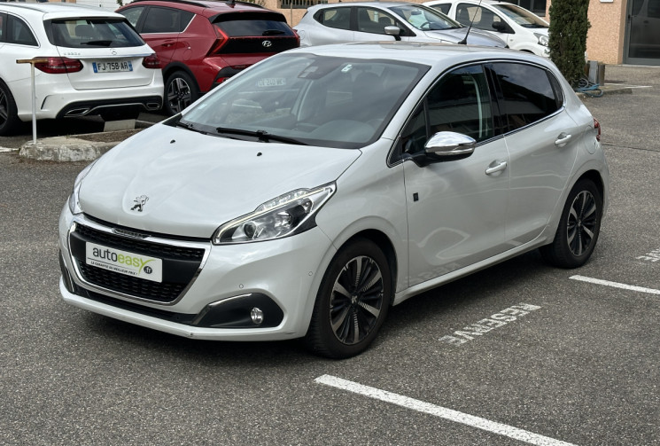 Peugeot 208 1.2 PureTech 110 ch Tech Edition 5p / Entretien complet / Courroie Neuve
