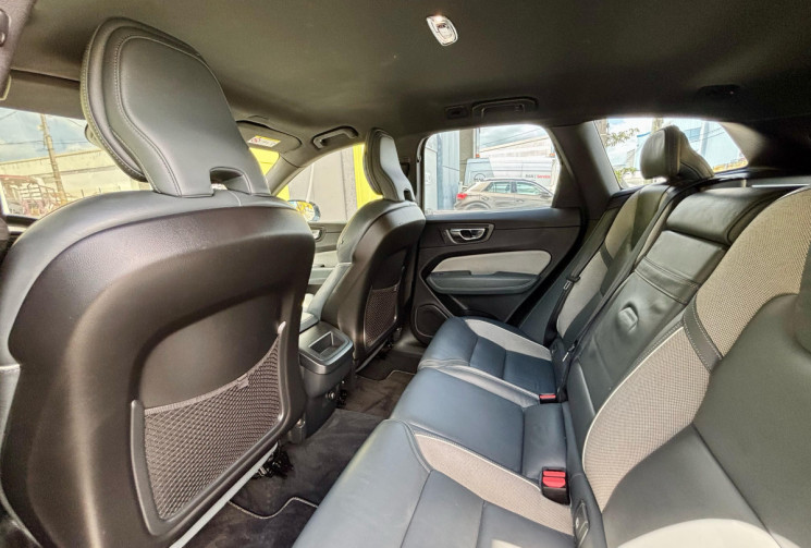 Volvo XC60 II B4 2.0 TDi 16V Mild Hybrid AWD Geartronic8 197 cv // R design // Boîte automatique