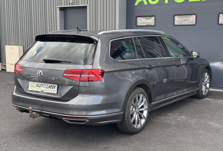 Volkswagen Passat SW 2.0 TDI 4Motion DSG7 240 cv R-LINE / Attelage
